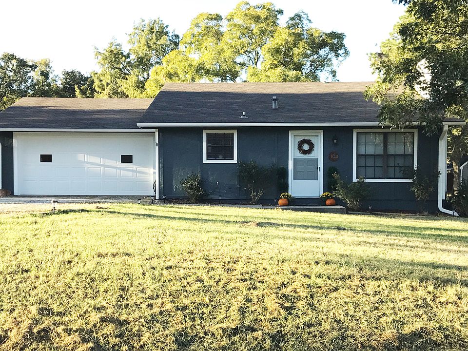 1st image of 104 Longhorn Dr