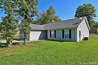 2nd image of 224 Greenbrier Cpe