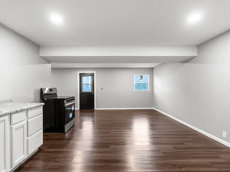15111 Farnam Cir — Photo 23