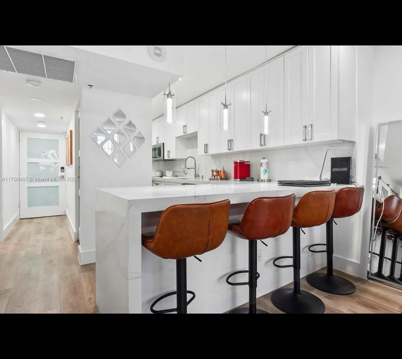 Studio, 550 sqft, $2,395 — Photo 3