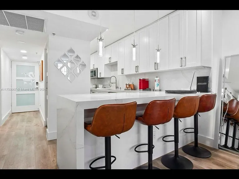 100 Lincoln Rd #301 — Photo 3
