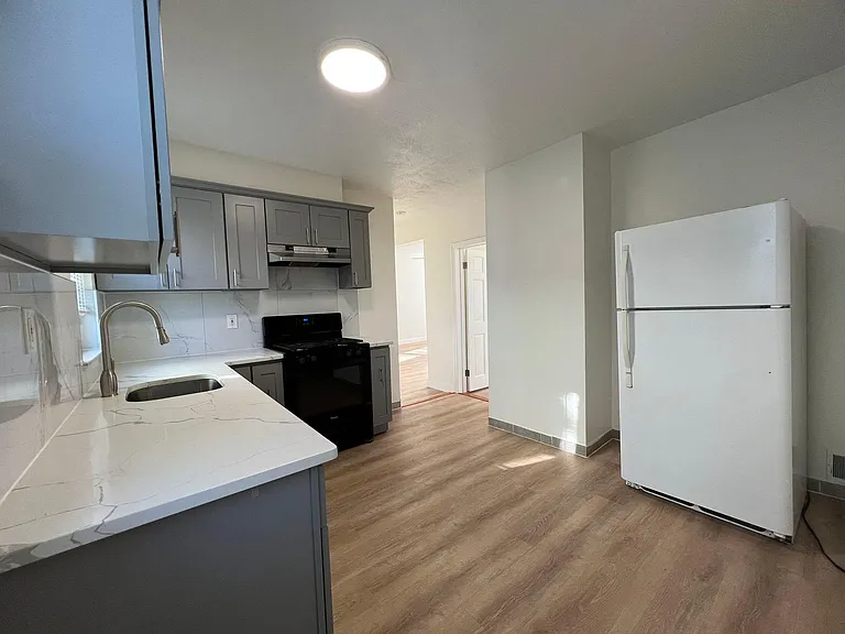 539 Washington St #2 — Photo 3