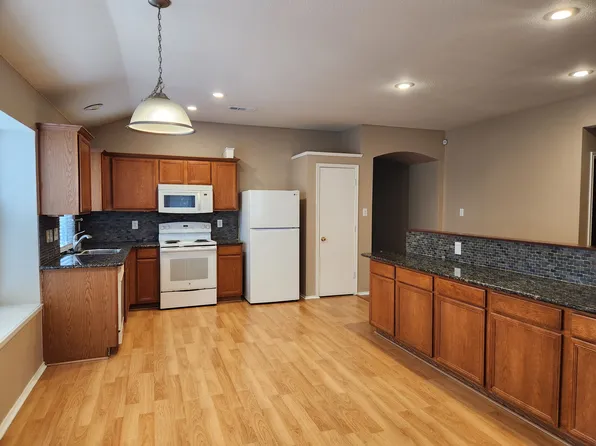 3913 Chimney Rock Dr, Denton, TX 76210
