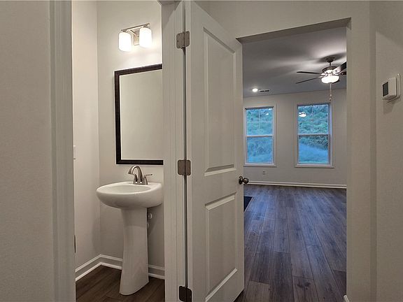 4th image of 12 Gateway St