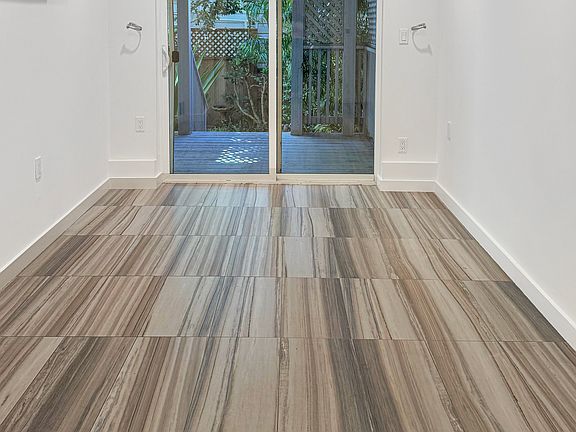 5th image of 1904 Green St #B