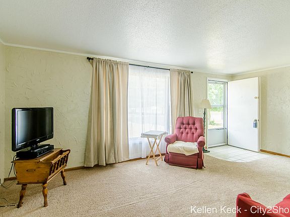 5th image of 310 8th St NE