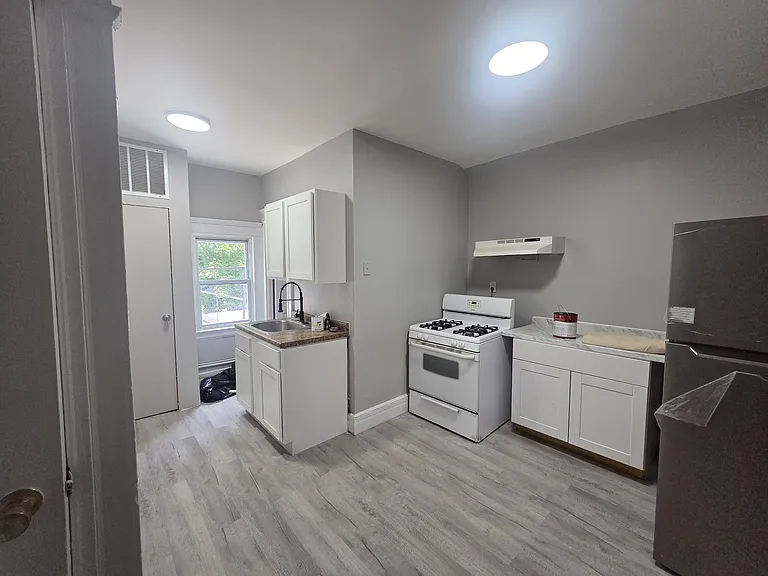 291 S Clinton St #3 — Photo 6