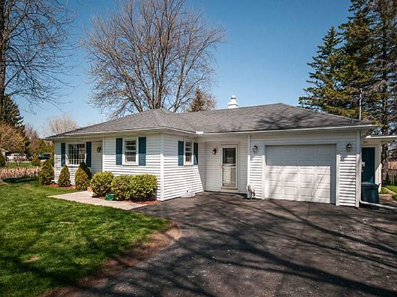 Located in the Bay City Western School District and only minutes from downtown Auburn, this home built in 1950 rests comfortably on the 75x150 lot adjacent to acres of peaceful and quiet farmland.