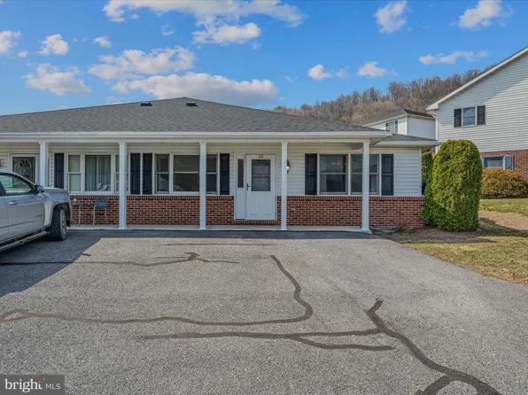 43 Garden Dr, Berkeley Springs, WV 25411
