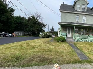 46 Slater St, Webster, MA 01570