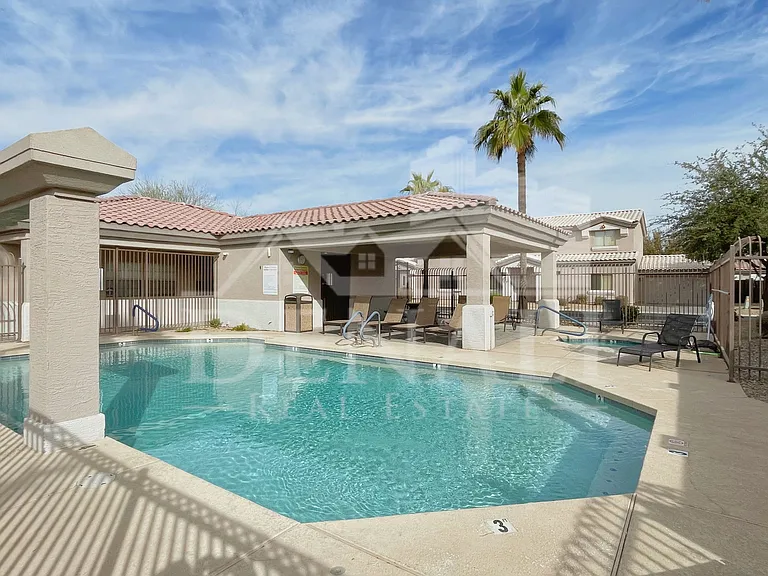 8144 W Beck Ln — Photo 28