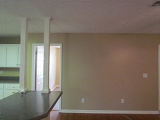 4th image of 109 Crossgate St