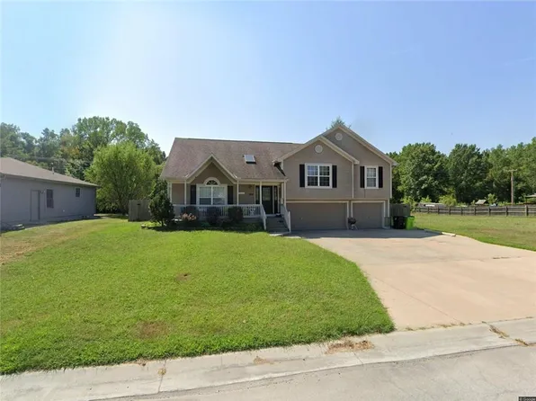 109 E Walker Dr, Harrisonville, MO 64701