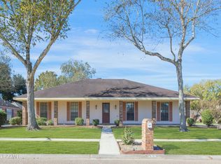209 Candlelight Dr, Lafayette, LA 70506