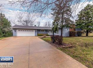 9662 Windgate Dr, Bloomington, IL