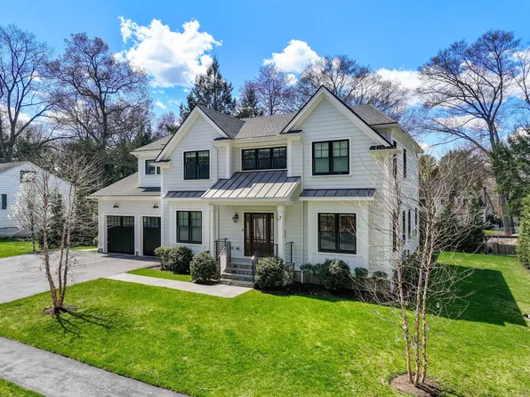 7 Massasoit Rd, Wellesley, MA 02481