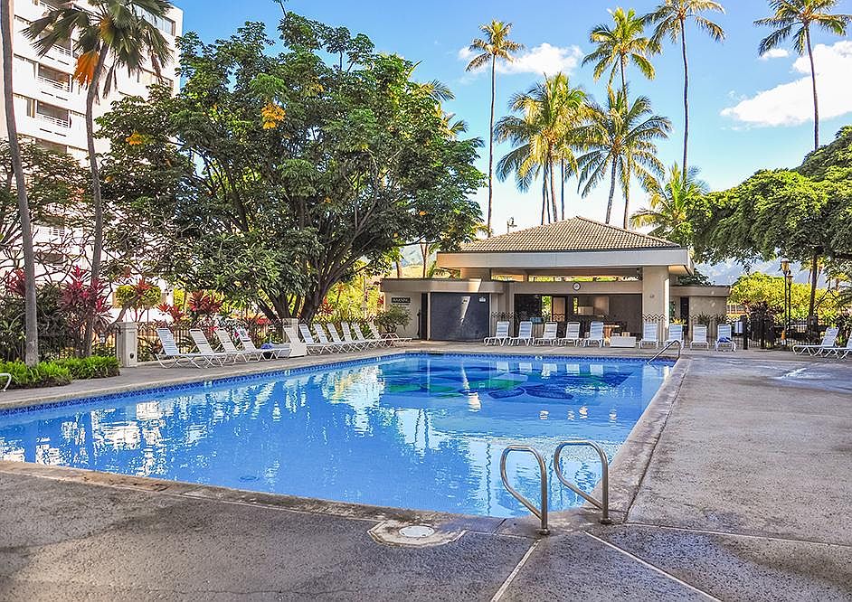 Large Pool / Jacuzzi/ Meeting Room Building