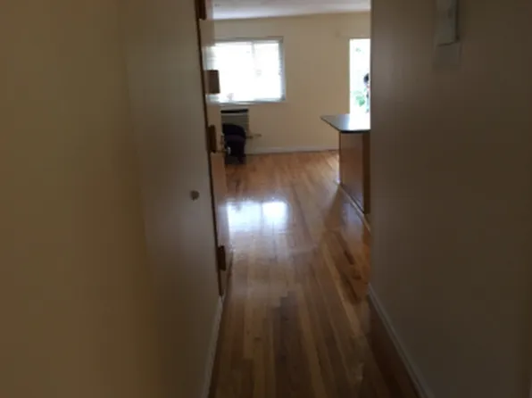 2356 37th St, Astoria, NY 11105