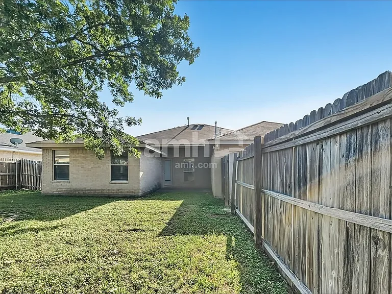 1120 Rio Bravo Dr — Photo 17
