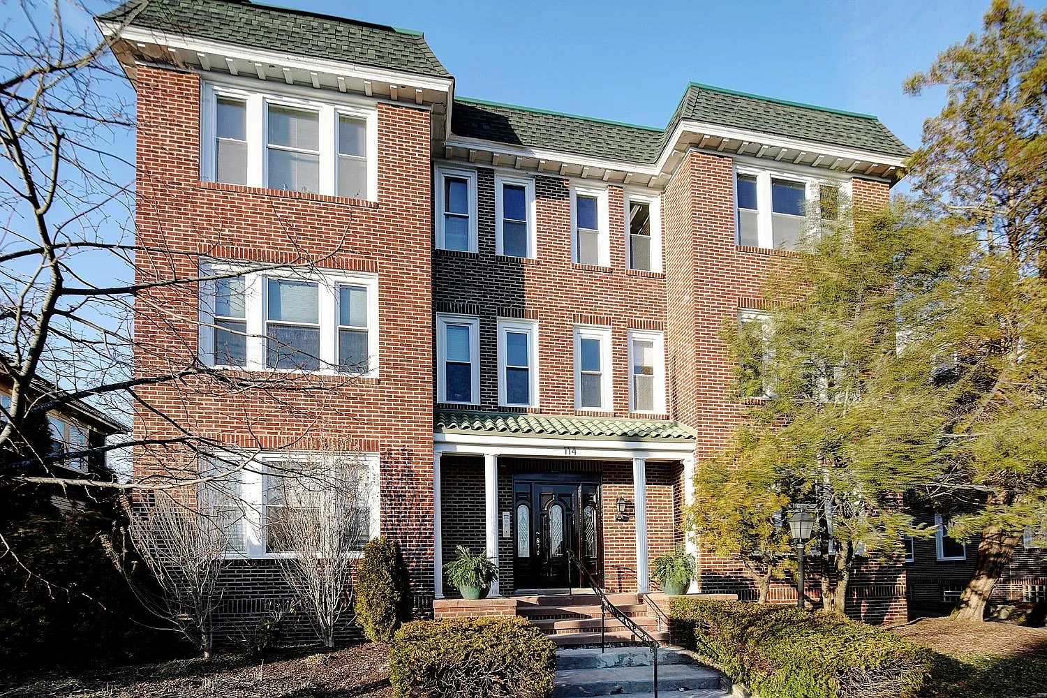 2 bed, 1100 sqft, $2,700 — Photo 1