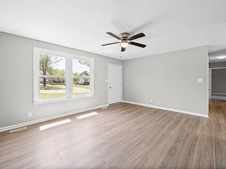 931 Poppy Dr — Photo 7