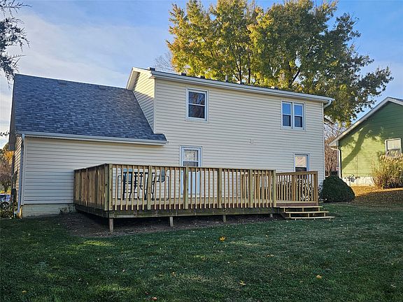 3rd image of 1410 Hunter Dr