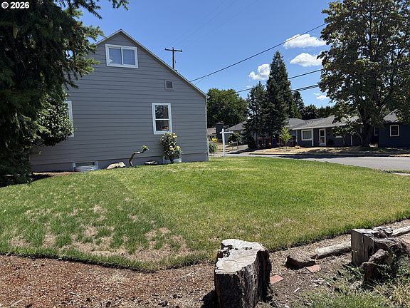 4th image of 8807 NE Sacramento St