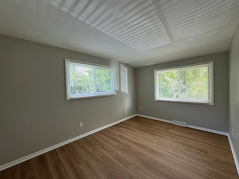 302 Forest View Dr — Photo 8