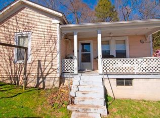 12 N Court Ave, Mount Hope, WV 25880