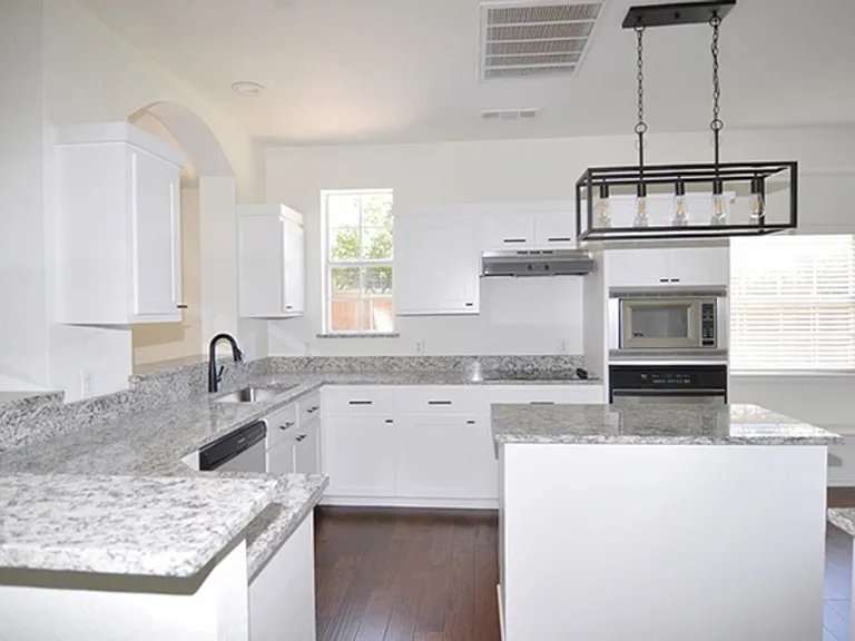 3724 Woodshadow Ln — Photo 11