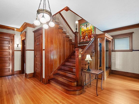 5th image of 31 Woodland Ave