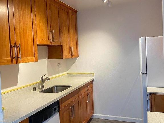 4th image of 518 N Claremont St #1