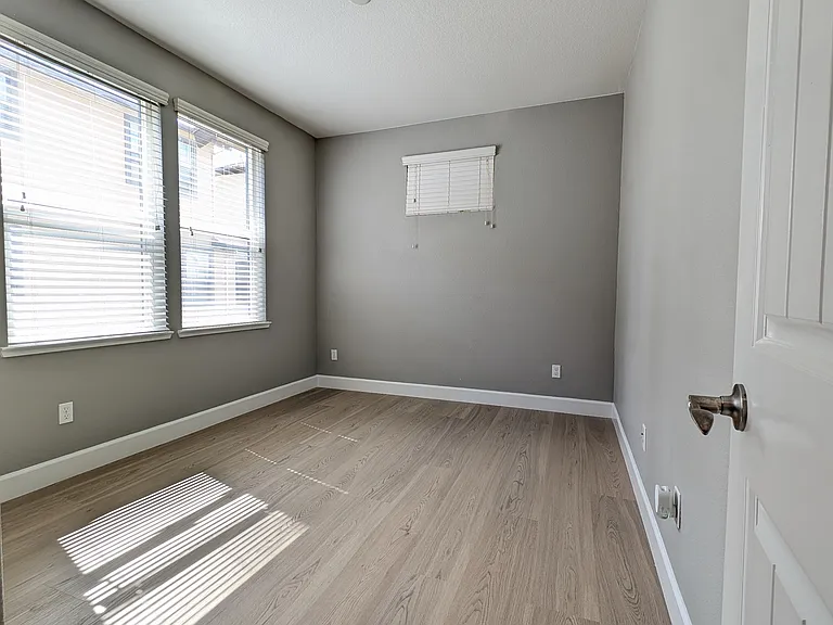2111 Jubilee Dr — Photo 9