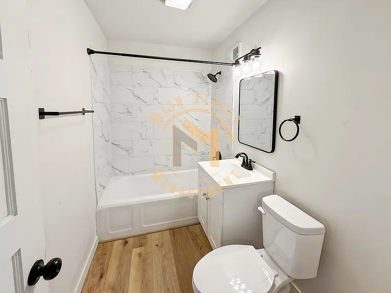 1719 Dewey St — Photo 5