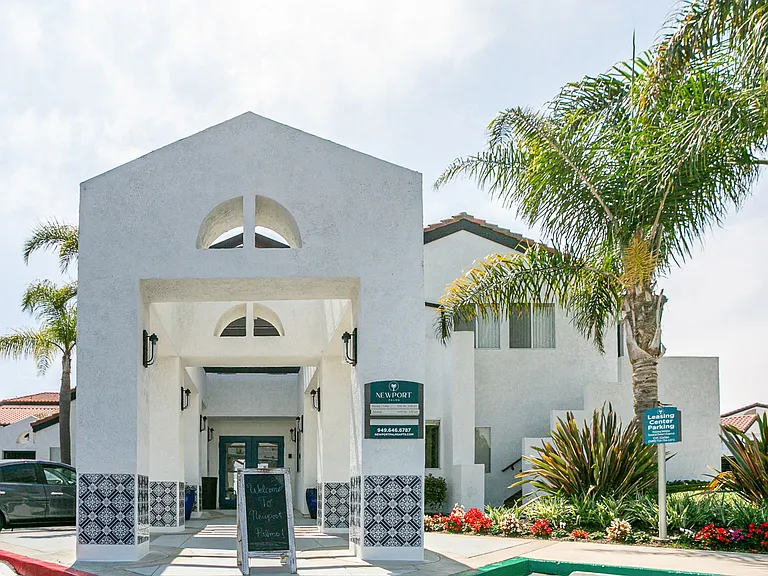 Newport Palms Apartments — Photo 35