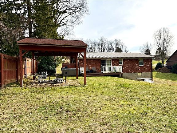 5th image of 130 Hedges Dr