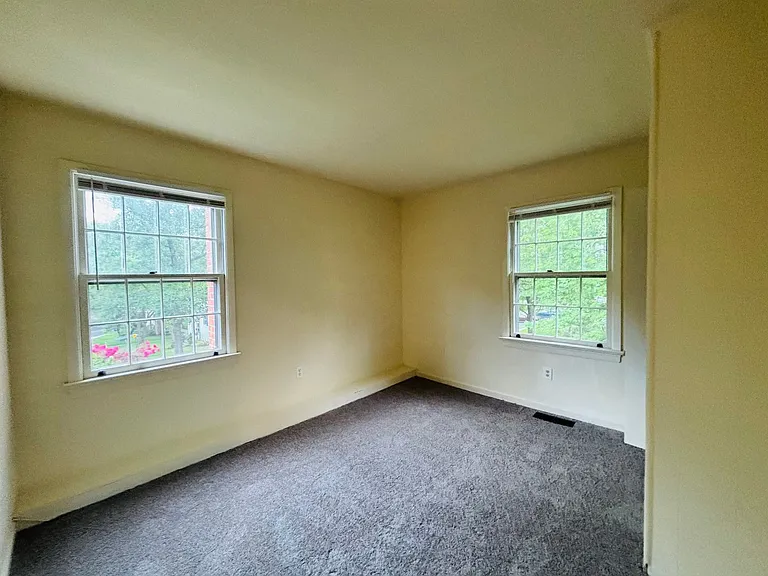 124 Camelot Ct — Photo 4