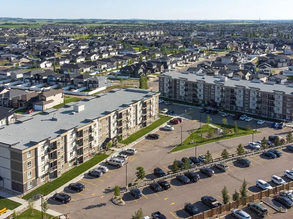 50A Livingston Close, Red Deer, AB T4R 0S8