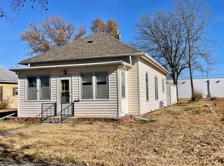 509 W 1st St, Redfield, SD 57469