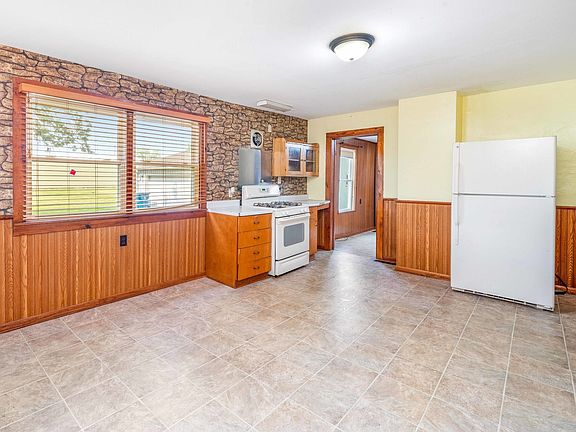 4th image of 308 Water St