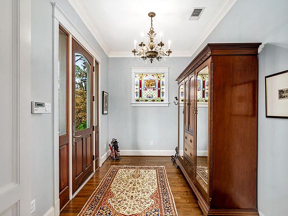 5th image of 702 Cortlandt St