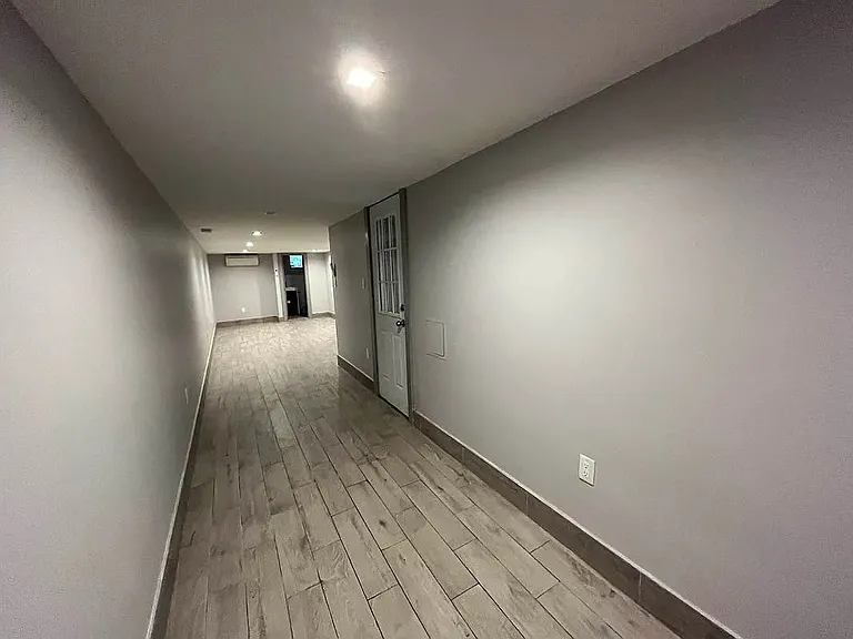 1715 Gates Ave #1R — Photo 11