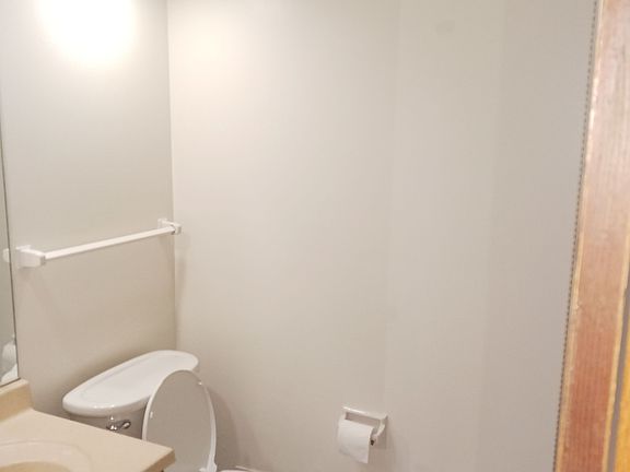 Main floor bath with full tub