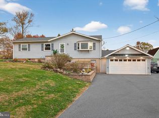 2425 Lebanon Rd, Manheim, PA 17545