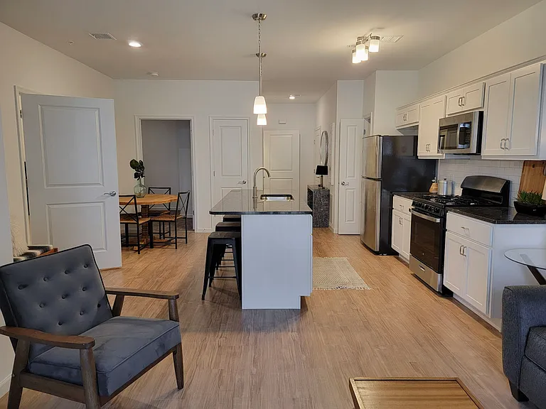 Park West Apartments — Photo 45