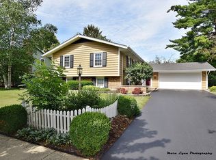 1219 S 11th St, St Charles, IL 60174