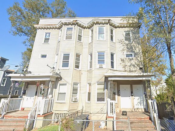 2nd image of 215 Rosette St #11562744