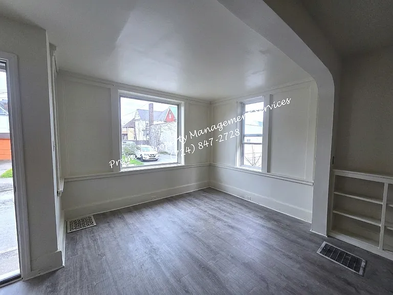 125 N Chestnut St #1/2 — Photo 4