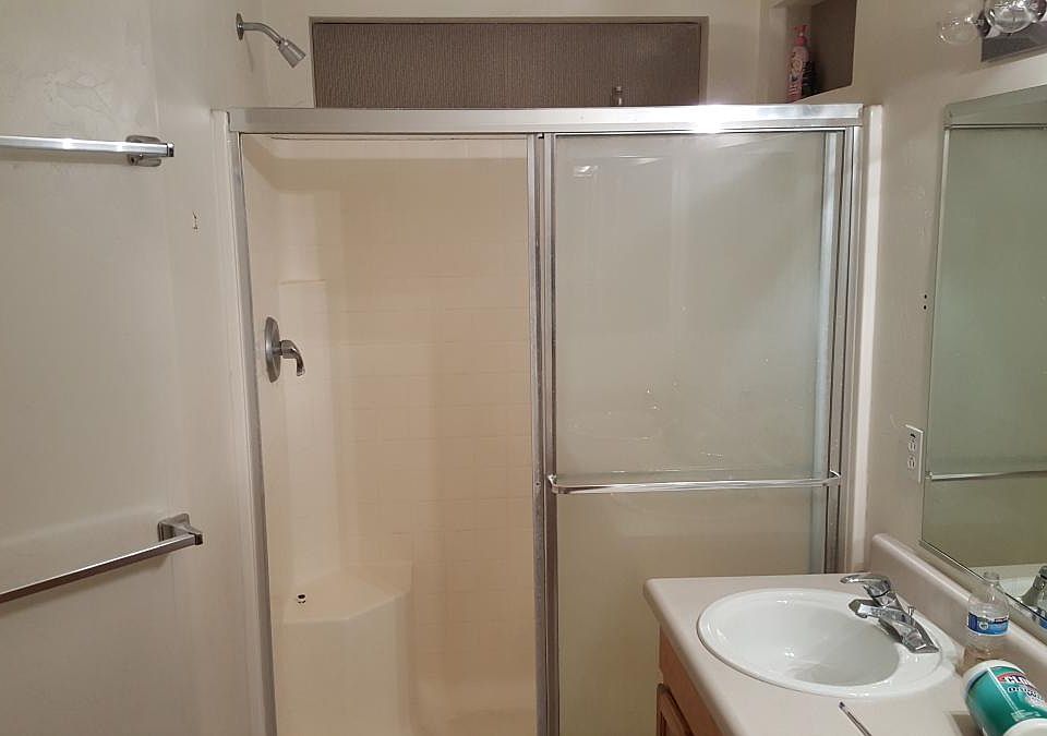 master bathroom, pic 2