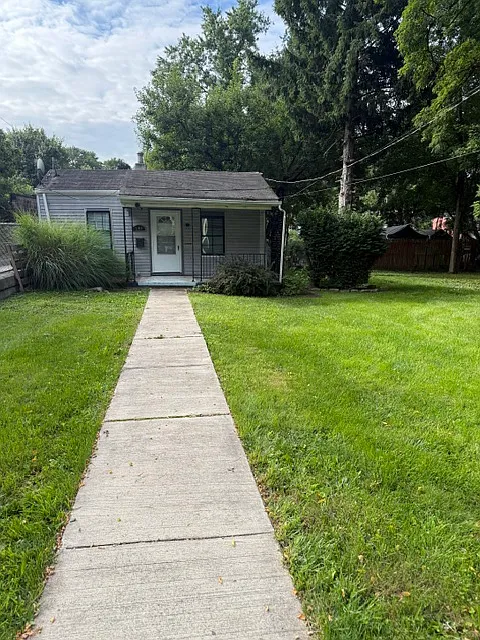 240 Flowers Ave